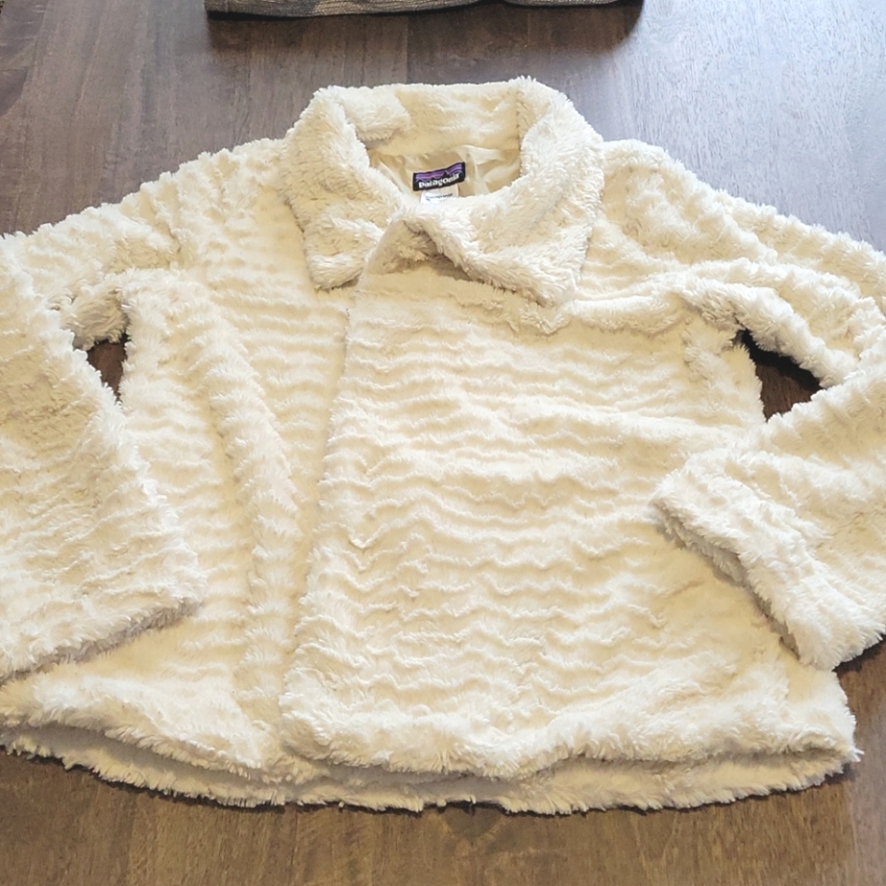 PATAGONIA, Women's MEDIUM, cream color faux fur jacket